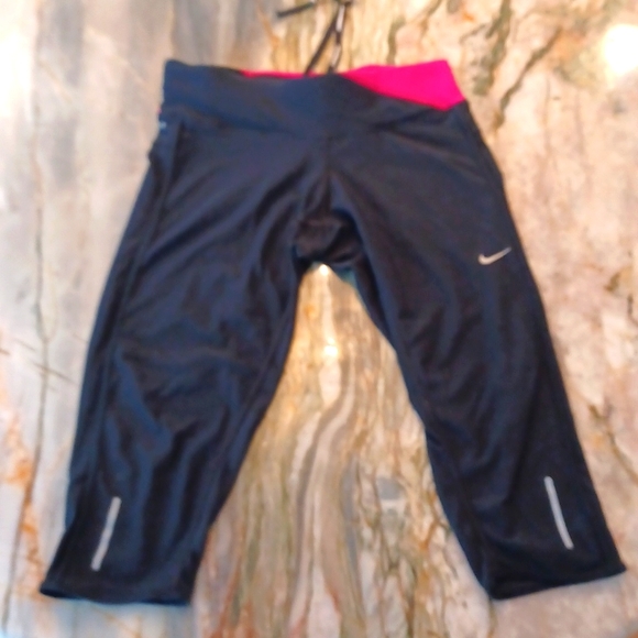 Nike Dri-Fit Cropped Work out tights, size XS